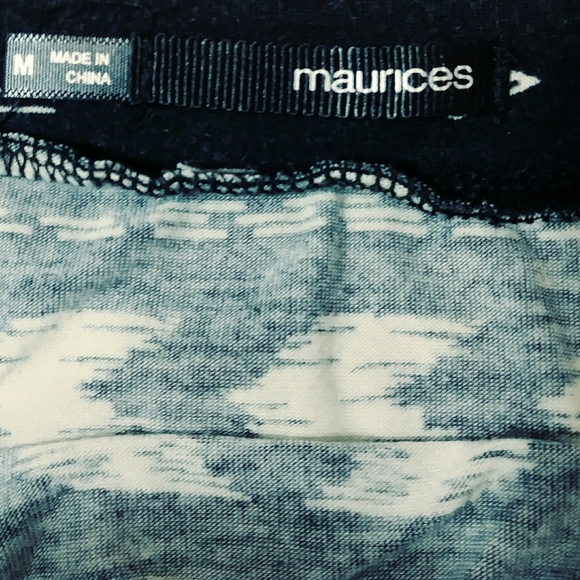 MAURICE'S Short Knee Length Aztec Print Black & Off-White Skirt Size Medium - Picture 2 of 5